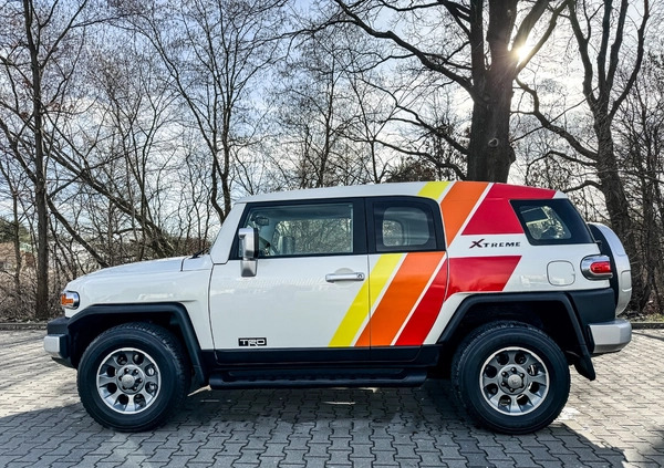 Toyota FJ cena 156900 przebieg: 86000, rok produkcji 2013 z Warszawa małe 301